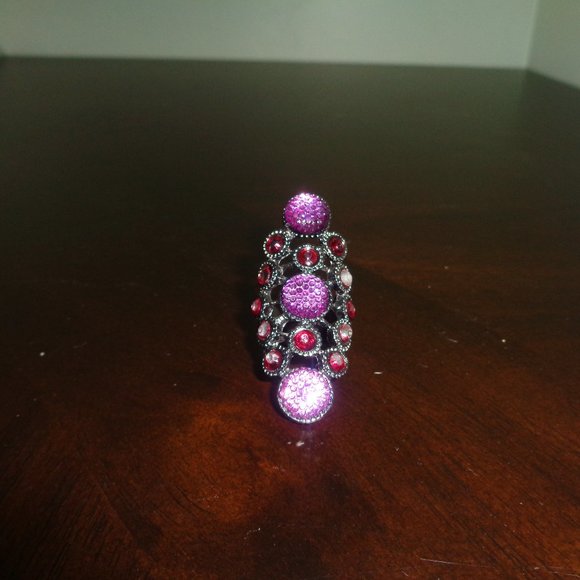 Beautiful purple statement ring- costume jewelry - Picture 3 of 12